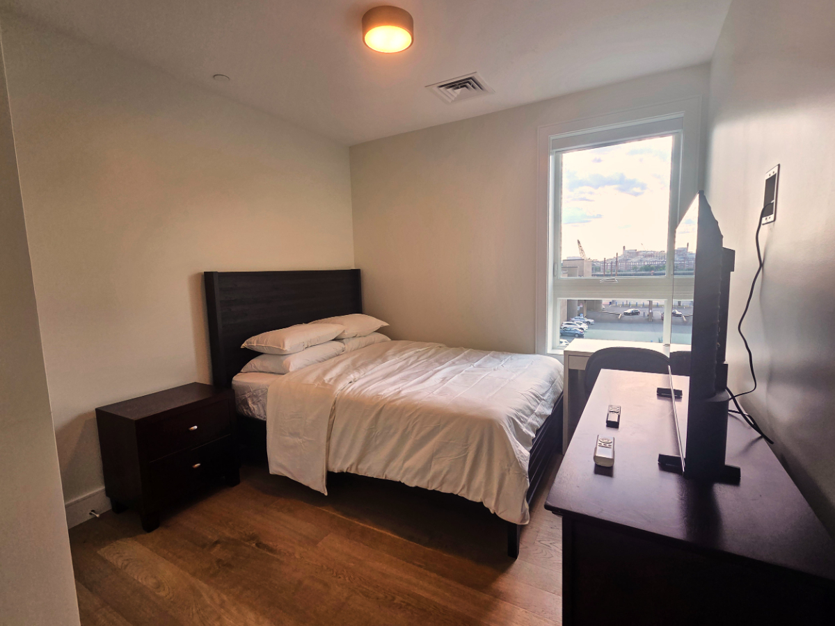 Furnished Private Room With Rooftop, Gym, High Speed Internet And Easy Transit - Photo 3