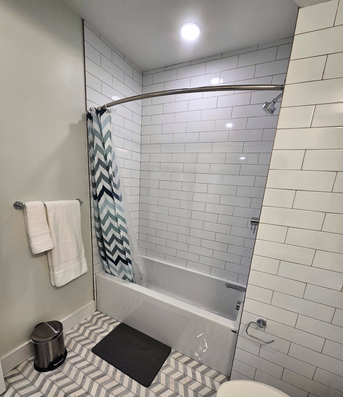 Furnished Private Room With Rooftop, Gym, High Speed Internet And Easy Transit - Photo 12