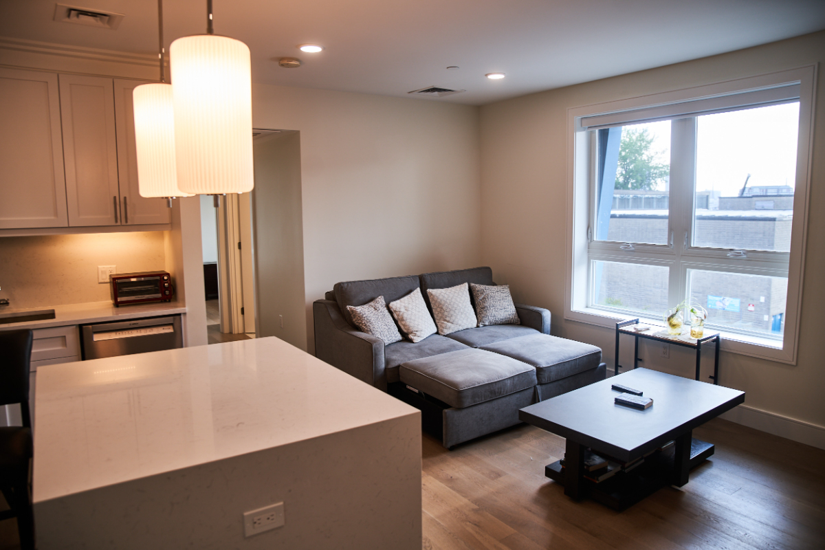 Furnished Private Room With Rooftop, Gym, High Speed Internet And Easy Transit