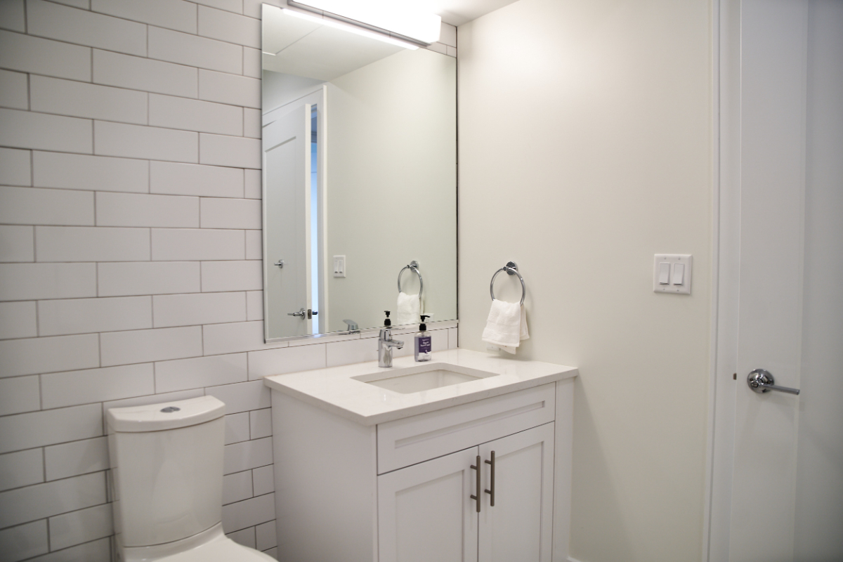 Furnished Private Room With Rooftop, Gym, High Speed Internet And Easy Transit - Photo 11