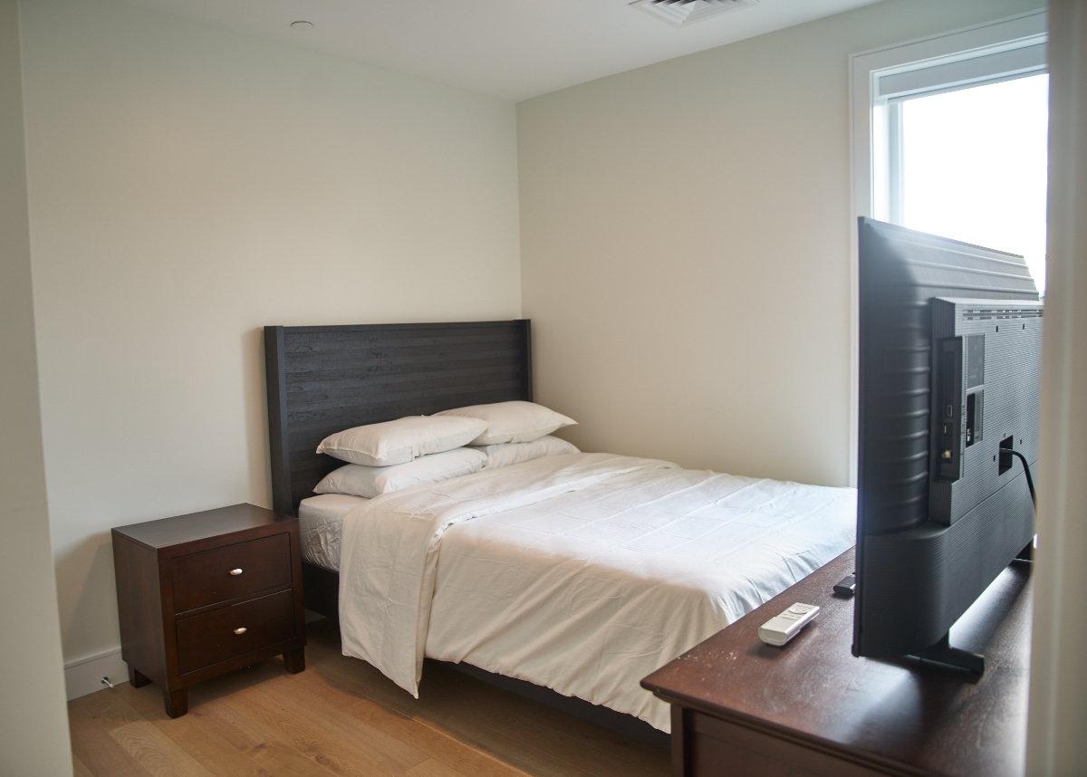 Furnished Private Room With Rooftop, Gym, High Speed Internet And Easy Transit - Photo 7