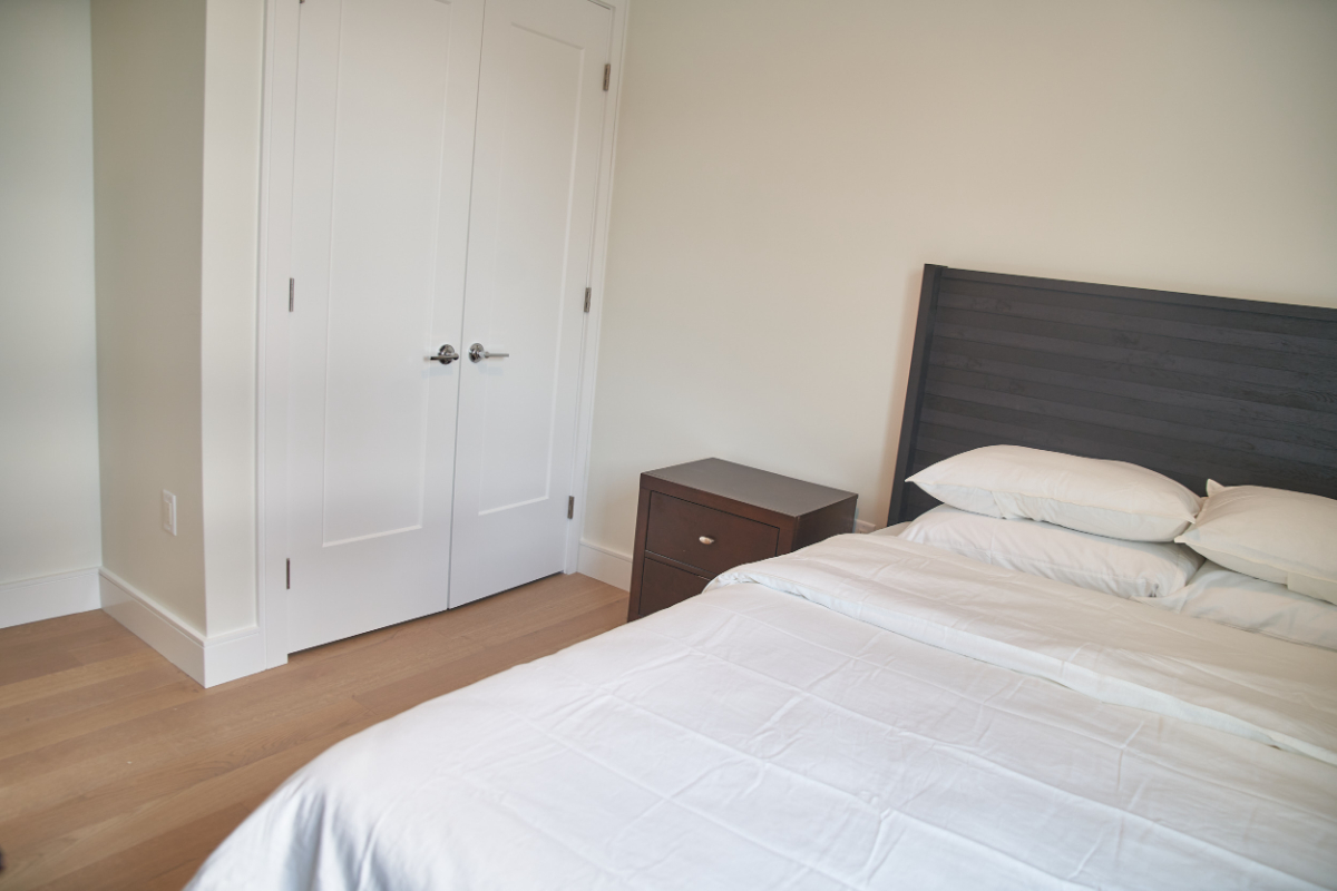 Furnished Private Room With Rooftop, Gym, High Speed Internet And Easy Transit - Photo 9