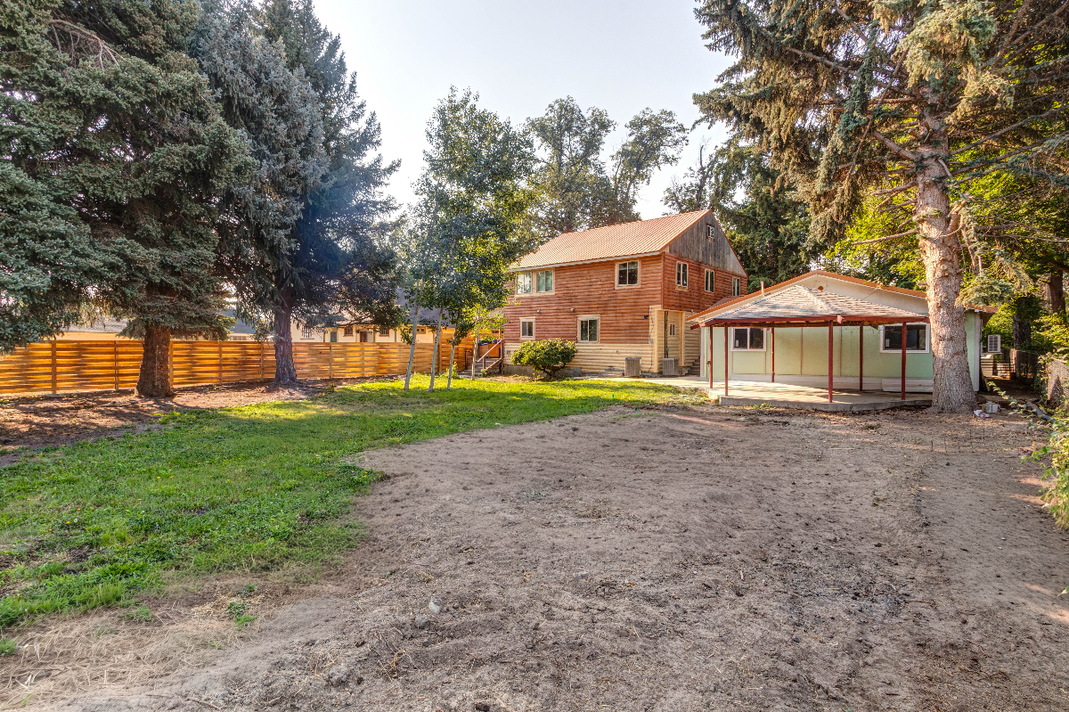 Cozy Cottage Living In The City In Law - Photo 8