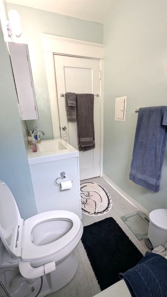Comfortably appointed 2 bed, 1 bath, den/office - Photo 11