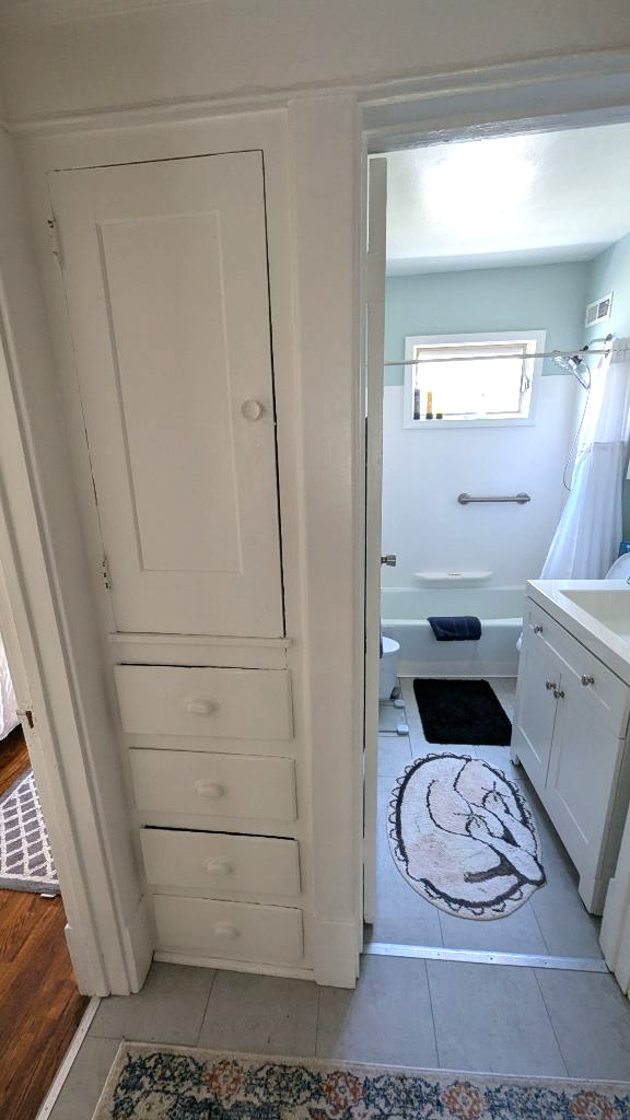 Comfortably appointed 2 bed, 1 bath, den/office - Photo 12