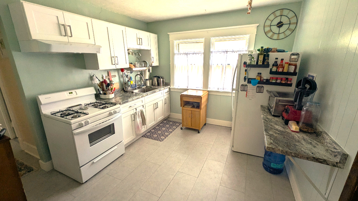 Comfortably appointed 2 bed, 1 bath, den/office - Photo 5