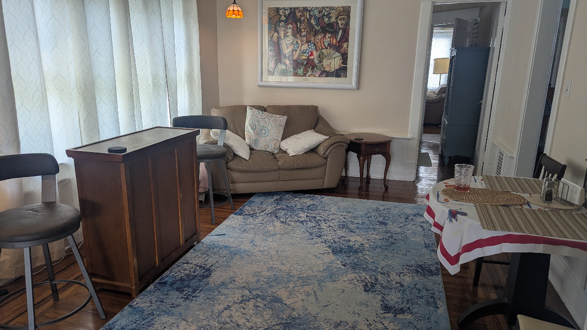 Comfortably appointed 2 bed, 1 bath, den/office - Photo 9