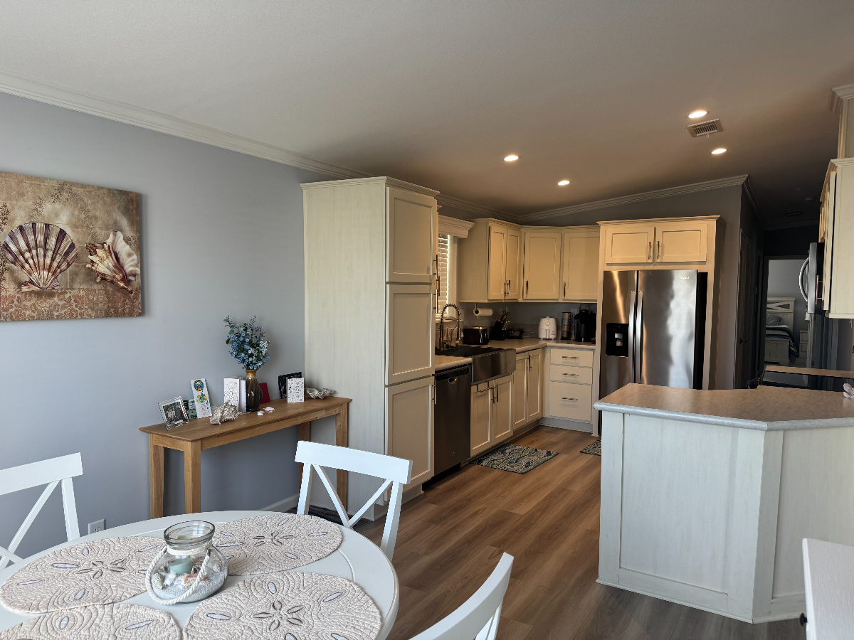 Welcome to your home away from home in beautiful Venice, Florida-where stays become memories - Photo 4