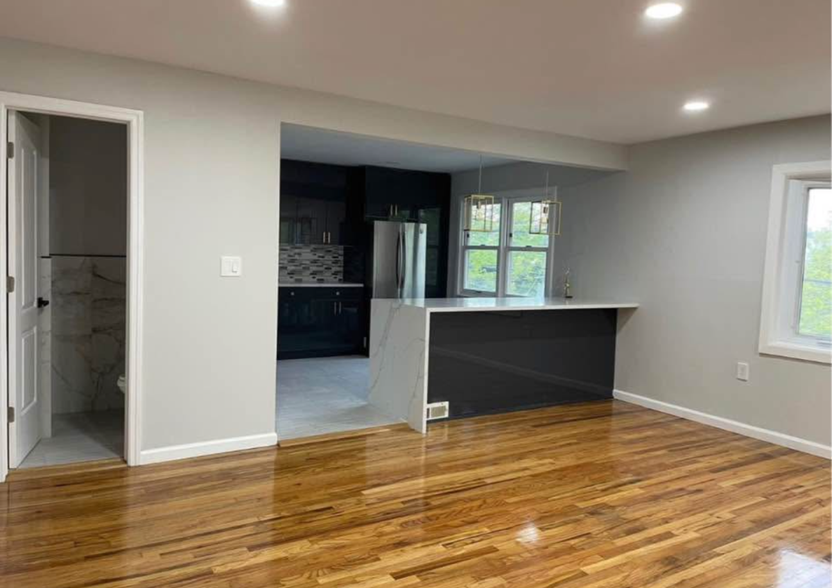 Private Furnished Room in Shared Apartment with Laundry & Backyard - Photo 9