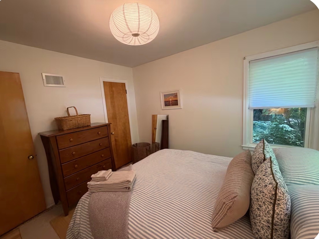 Charming renovated three bedroom in the hill section - Photo 3