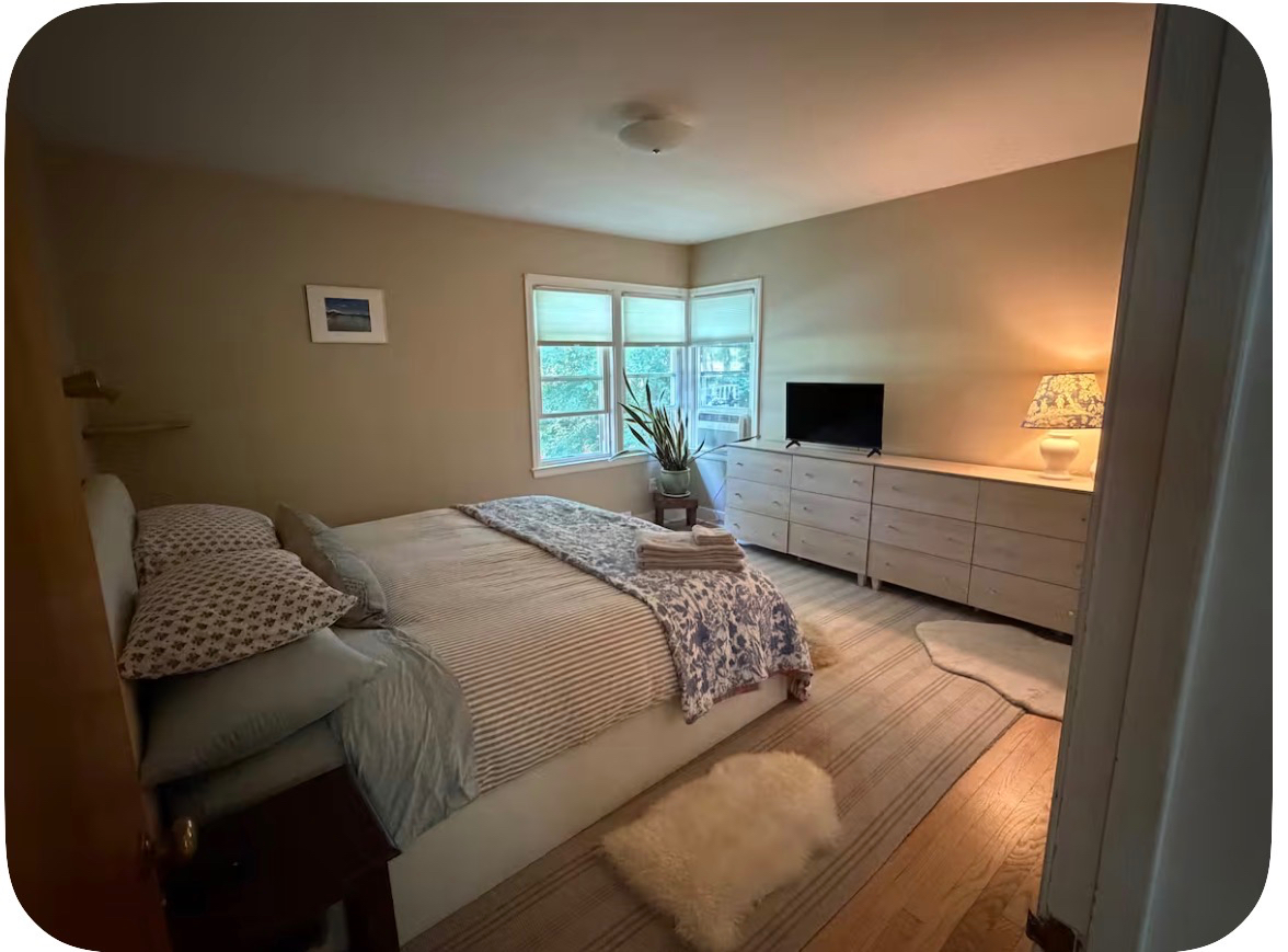 Charming renovated three bedroom in the hill section - Photo 2