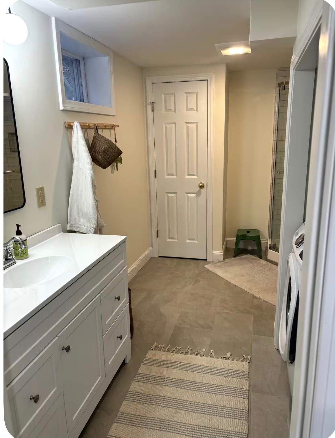 Charming renovated three bedroom in the hill section - Photo 4