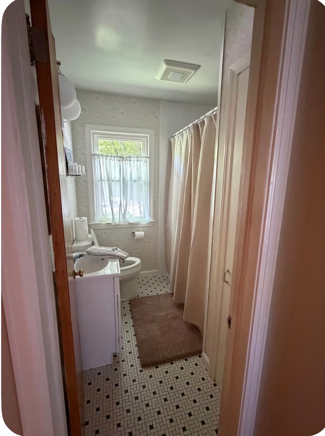 Charming renovated three bedroom in the hill section - Photo 6