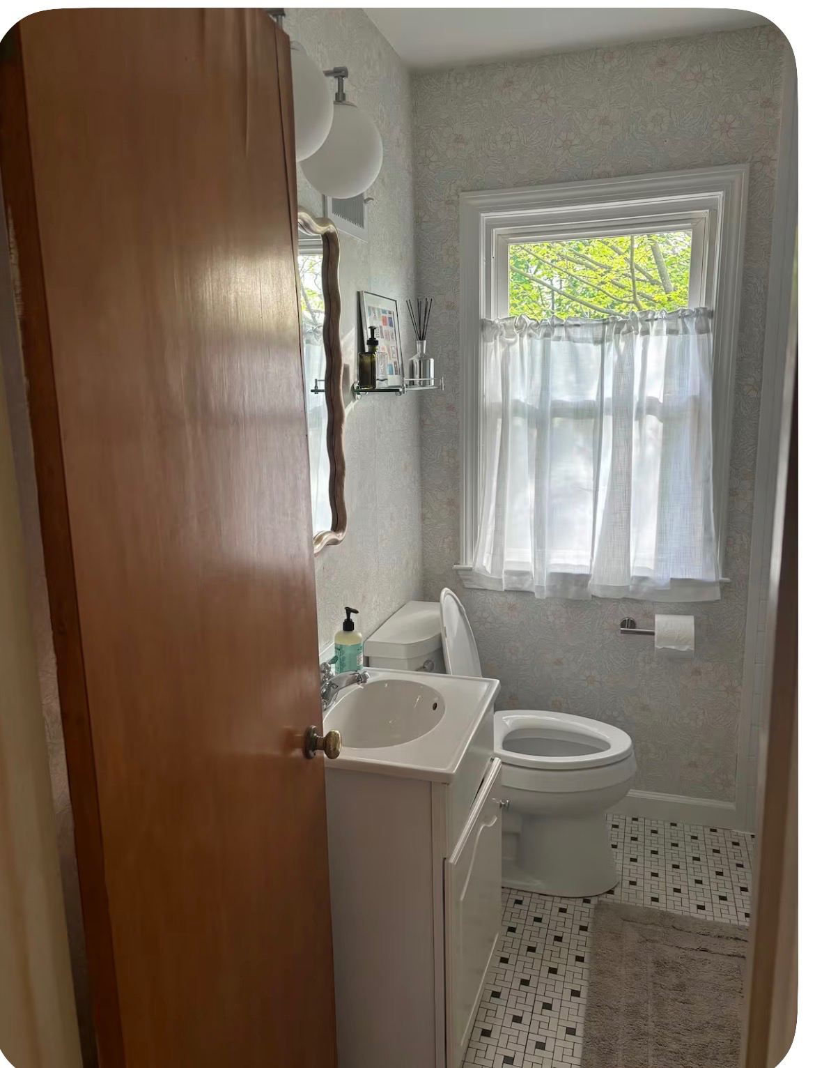 Charming renovated three bedroom in the hill section - Photo 7