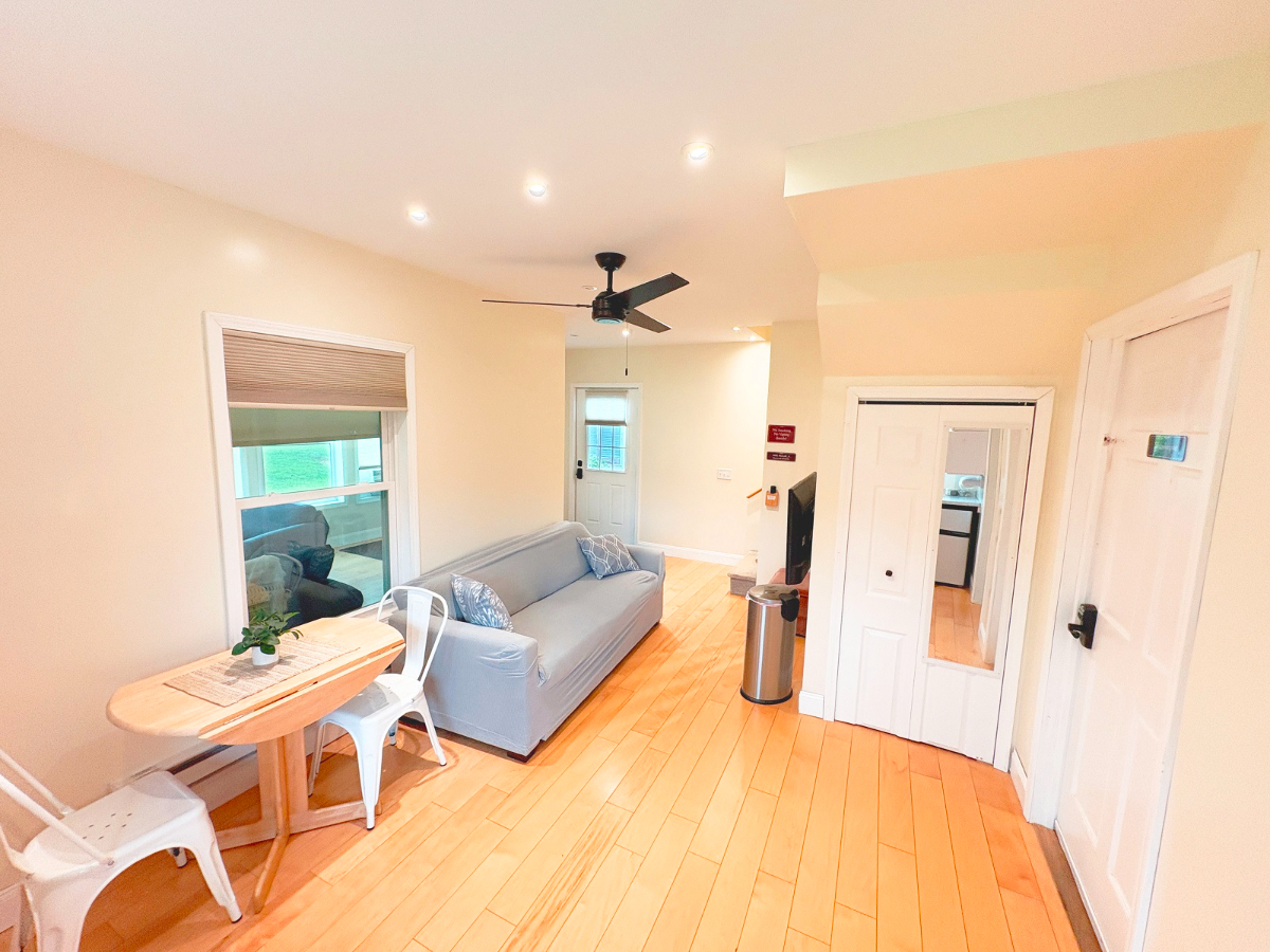 The Lofts feature large bedrooms, washer/dryers in the unit, king beds, and 0.4 miles to Clarkson an - Photo 1