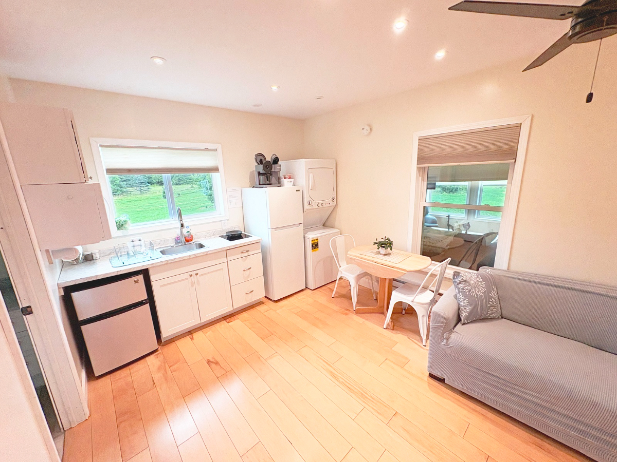 The Lofts feature large bedrooms, washer/dryers in the unit, king beds, and 0.4 miles to Clarkson an - Photo 3