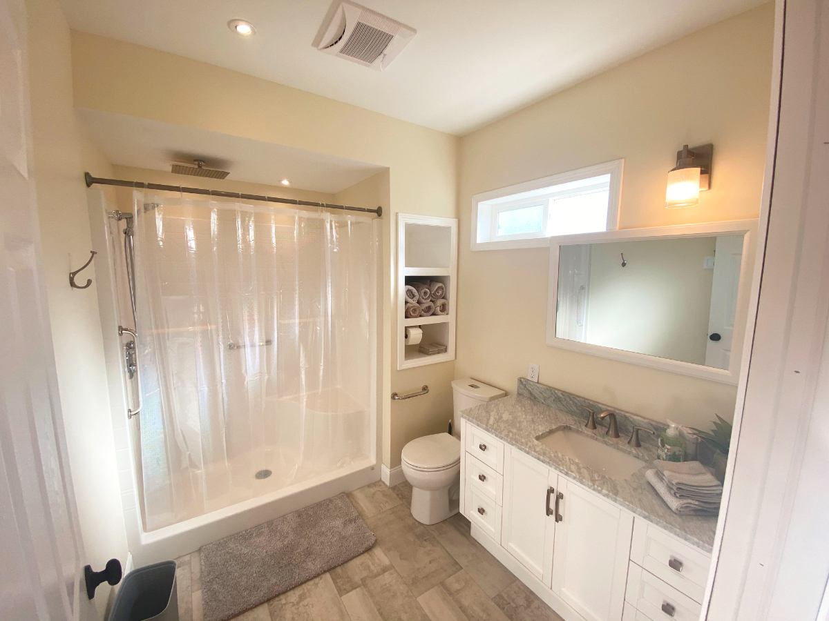 The Lofts feature large bedrooms, washer/dryers in the unit, king beds, and 0.4 miles to Clarkson an - Photo 10