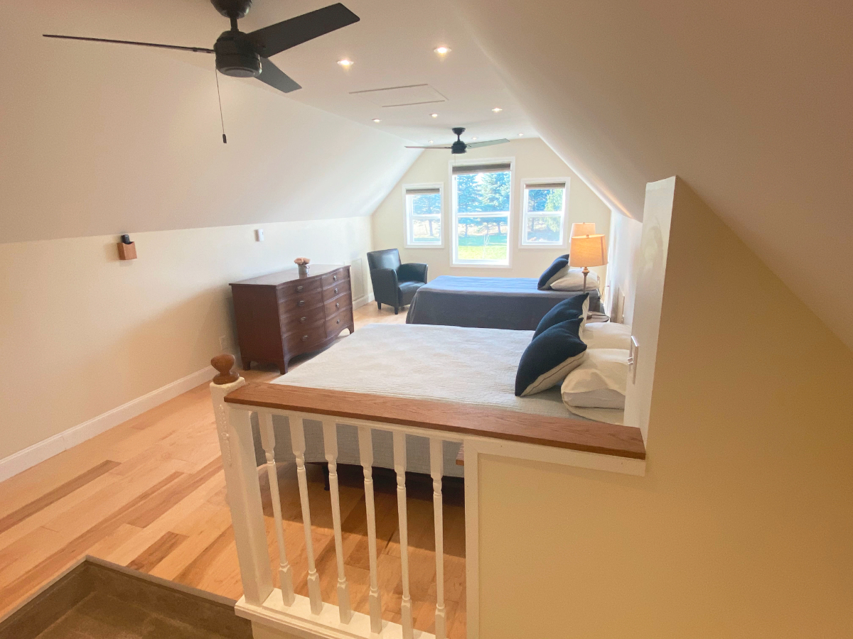 The Lofts feature large bedrooms, washer/dryers in the unit, king beds, and 0.4 miles to Clarkson an - Photo 9