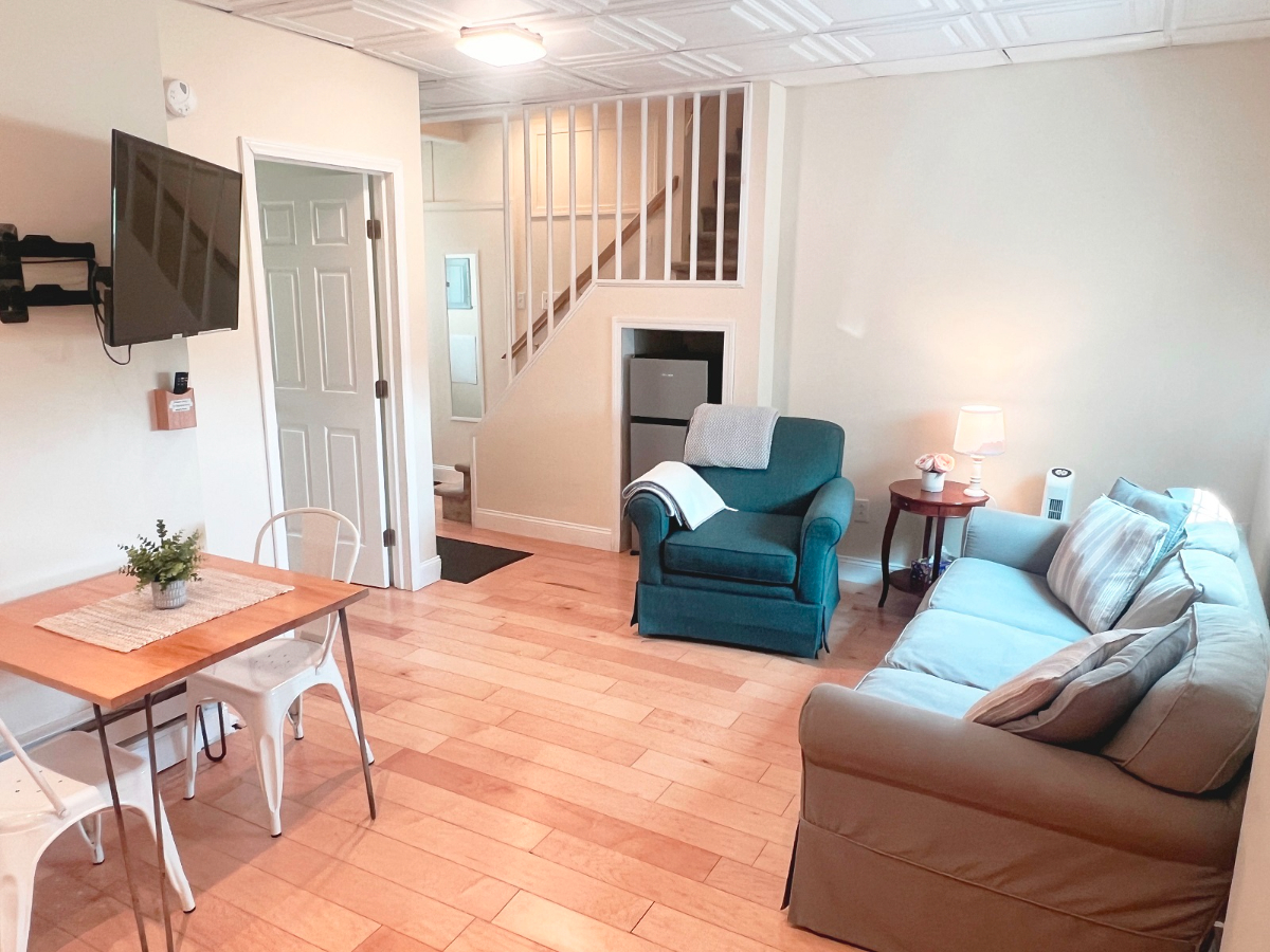The Lofts feature large bedrooms, washer/dryers in the unit, king beds, and 0.4 miles to Clarkson an - Photo 4