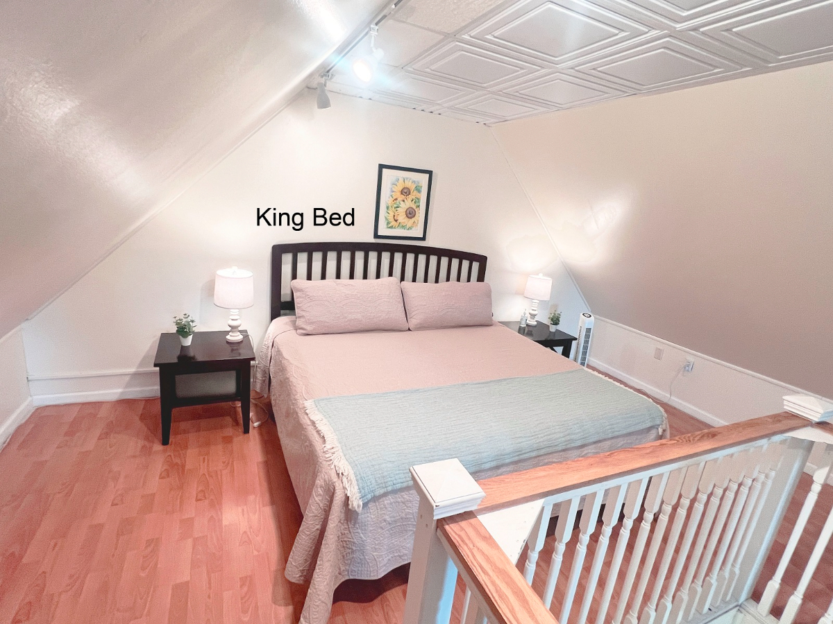 The Lofts feature large bedrooms, washer/dryers in the unit, king beds, and 0.4 miles to Clarkson an - Photo 5