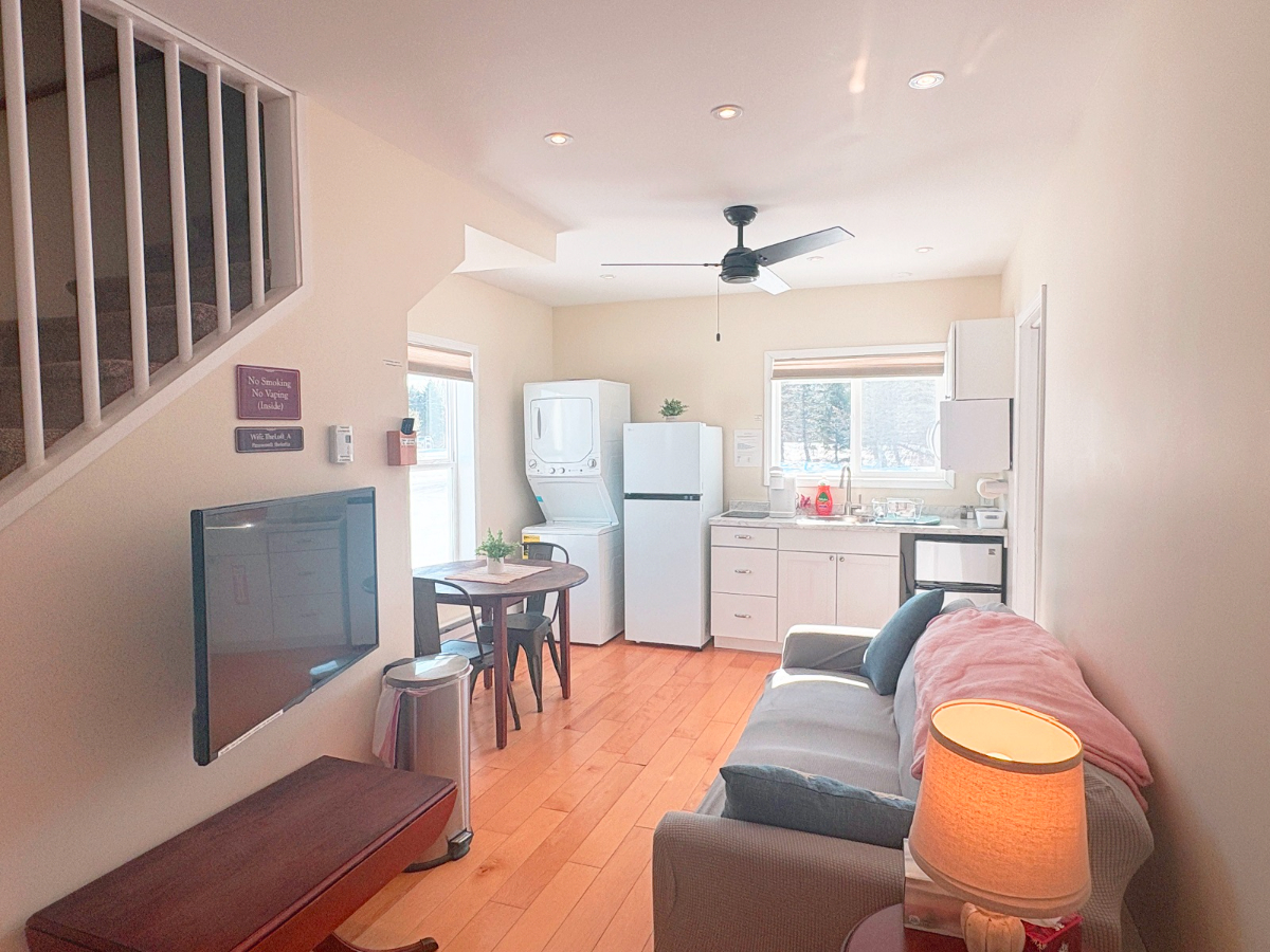 The Lofts feature large bedrooms, washer/dryers in the unit, king beds, and 0.4 miles to Clarkson an - Photo 2