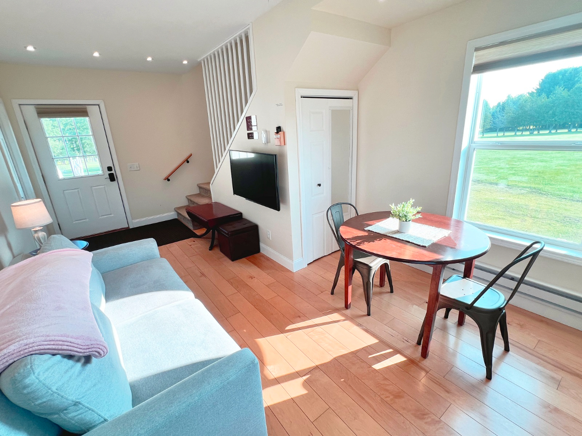 The Lofts feature large bedrooms, washer/dryers in the unit, king beds, and 0.4 miles to Clarkson an - Photo 3