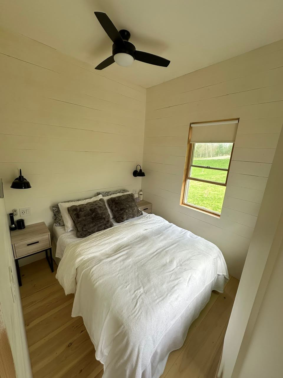 Cozy Modern Cottage Near Crystal Lake 1BR 1BA - Photo 2