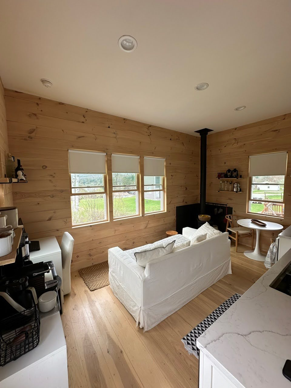 Cozy Modern Cottage Near Crystal Lake 1BR 1BA - Photo 3
