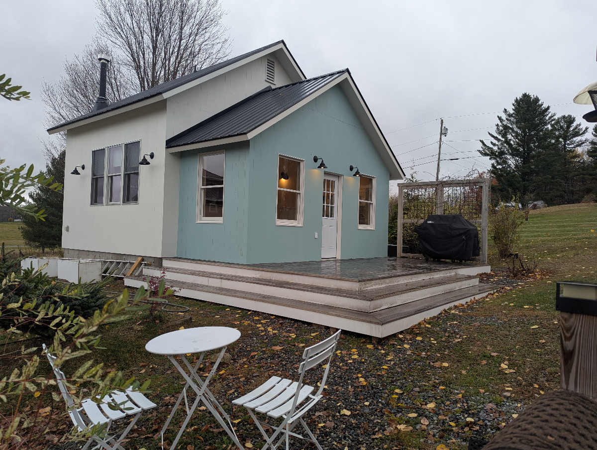 Cozy Modern Cottage Near Crystal Lake 1BR 1BA - Photo 1