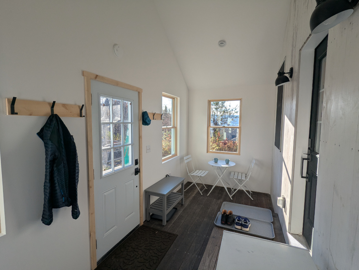 Cozy Modern Cottage Near Crystal Lake 1BR 1BA - Photo 9