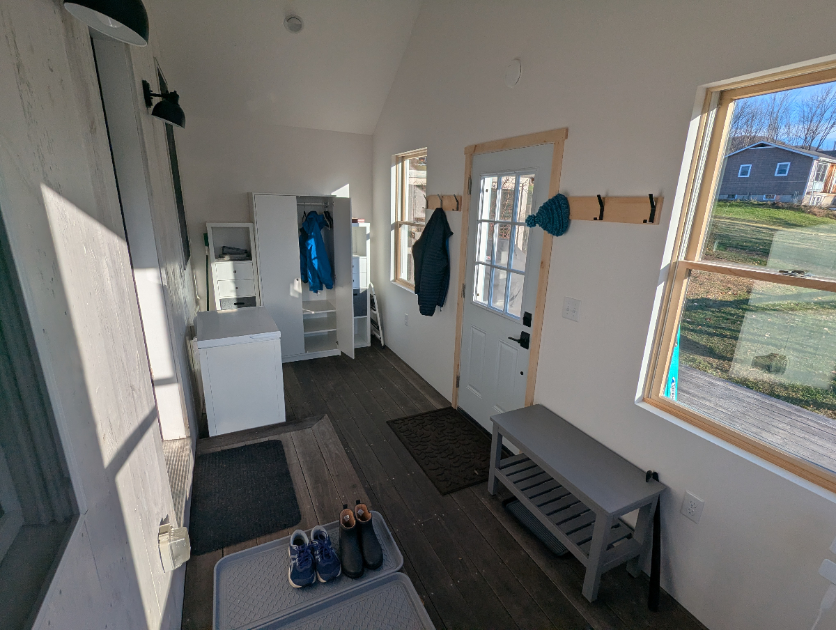 Cozy Modern Cottage Near Crystal Lake 1BR 1BA - Photo 10