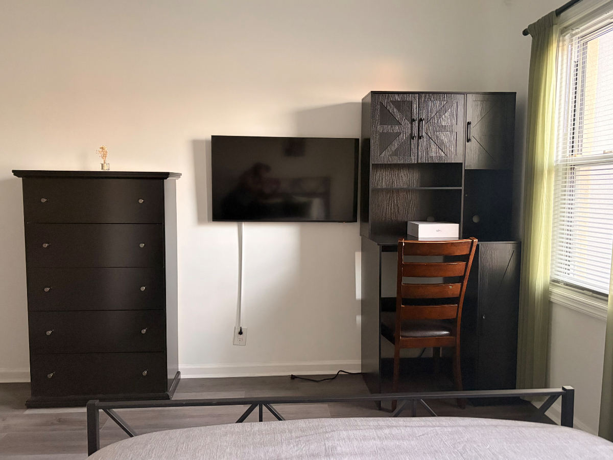 Newly Renovated Private Room with Private Bathroom All Utilities Included - Photo 7