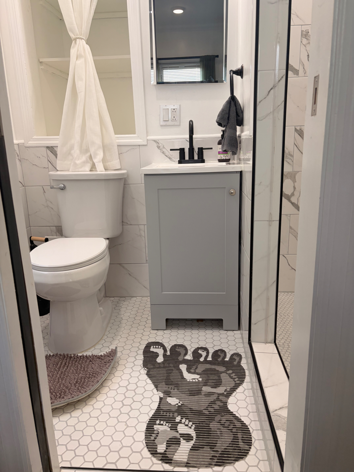 Newly Renovated Private Room with Private Bathroom All Utilities Included - Photo 9