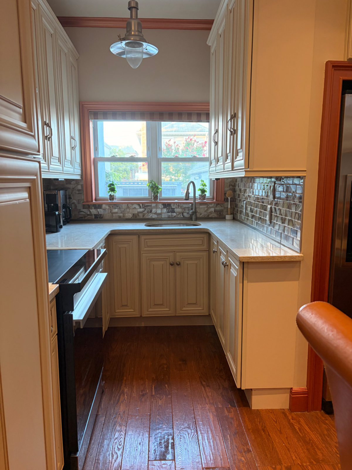 Newly Renovated Private Room with Private Bathroom All Utilities Included - Photo 12
