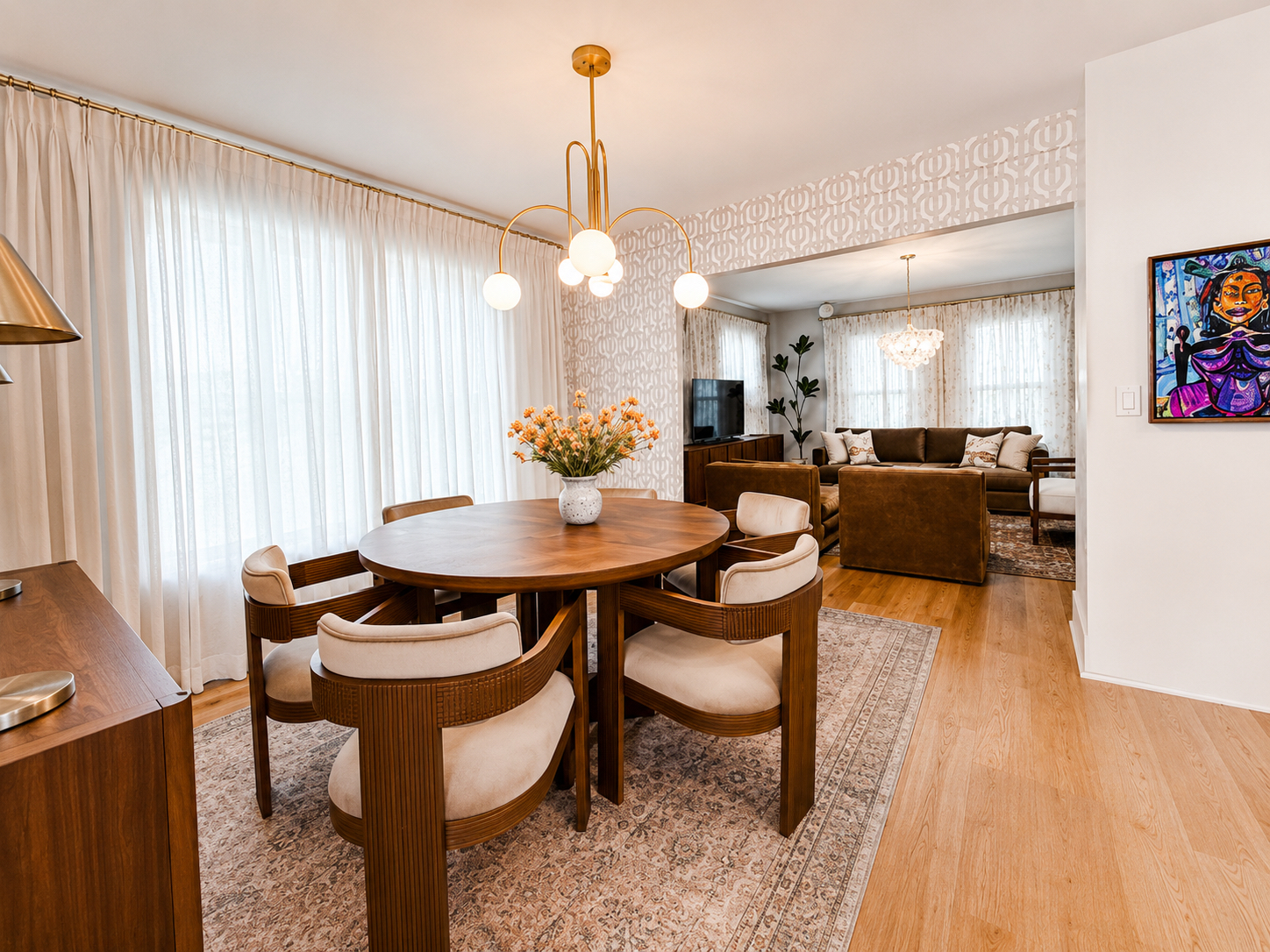 The Walnut Lounge - Chic City Stay - Pet Friendly - Photo 9