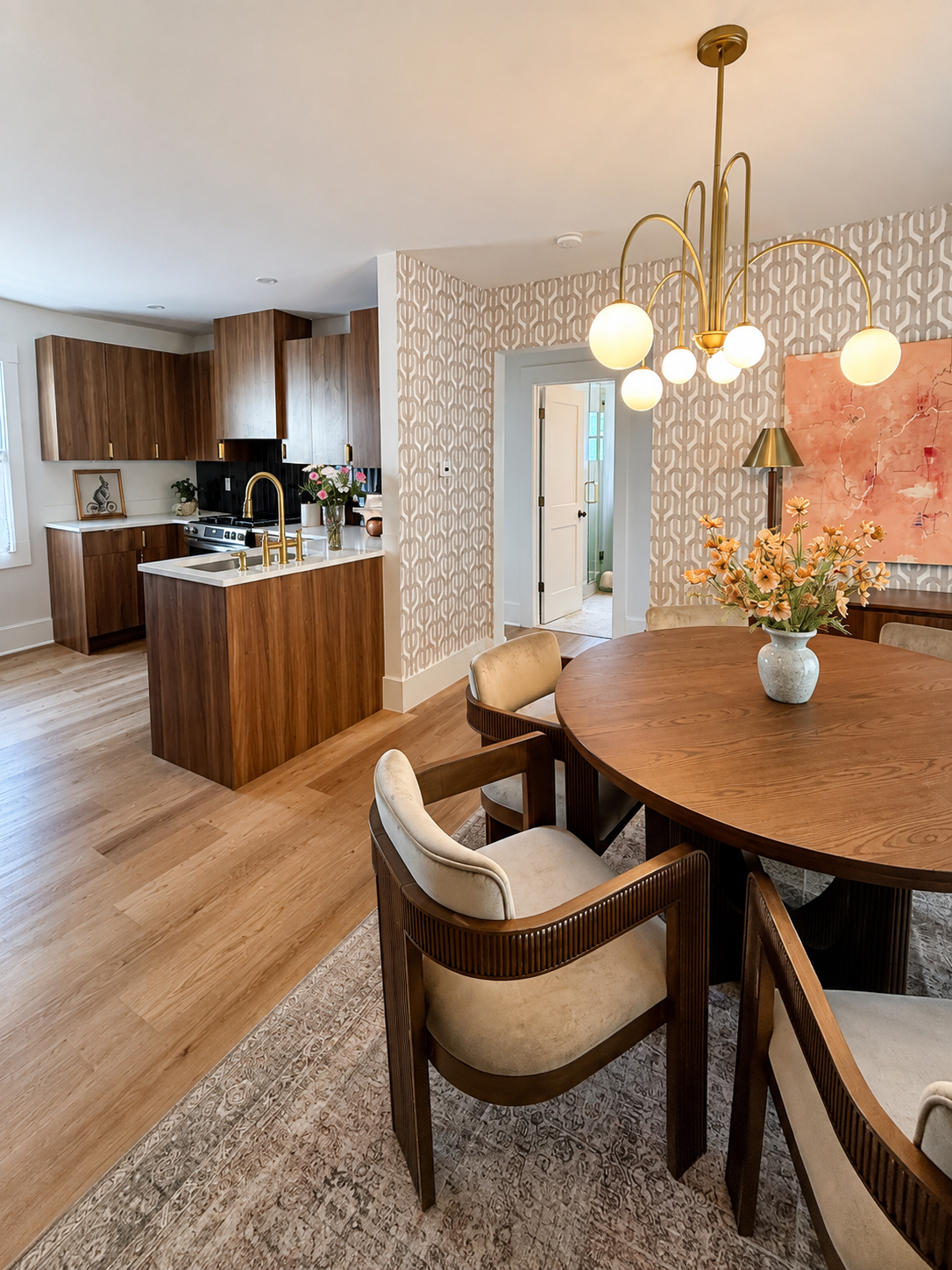 The Walnut Lounge - Chic City Stay - Pet Friendly - Photo 12