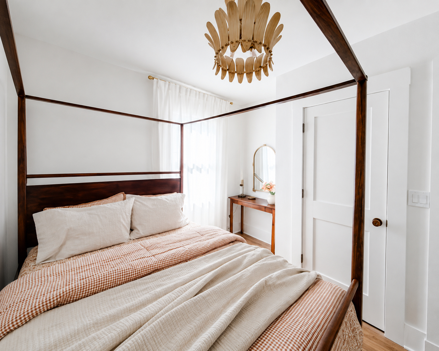 The Walnut Lounge - Chic City Stay - Pet Friendly - Photo 8