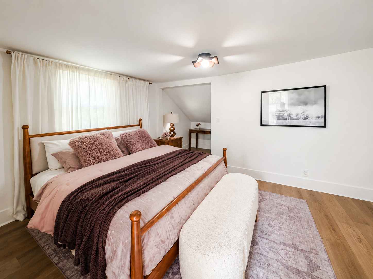 The Walnut Lounge - Chic City Stay - Pet Friendly - Photo 4