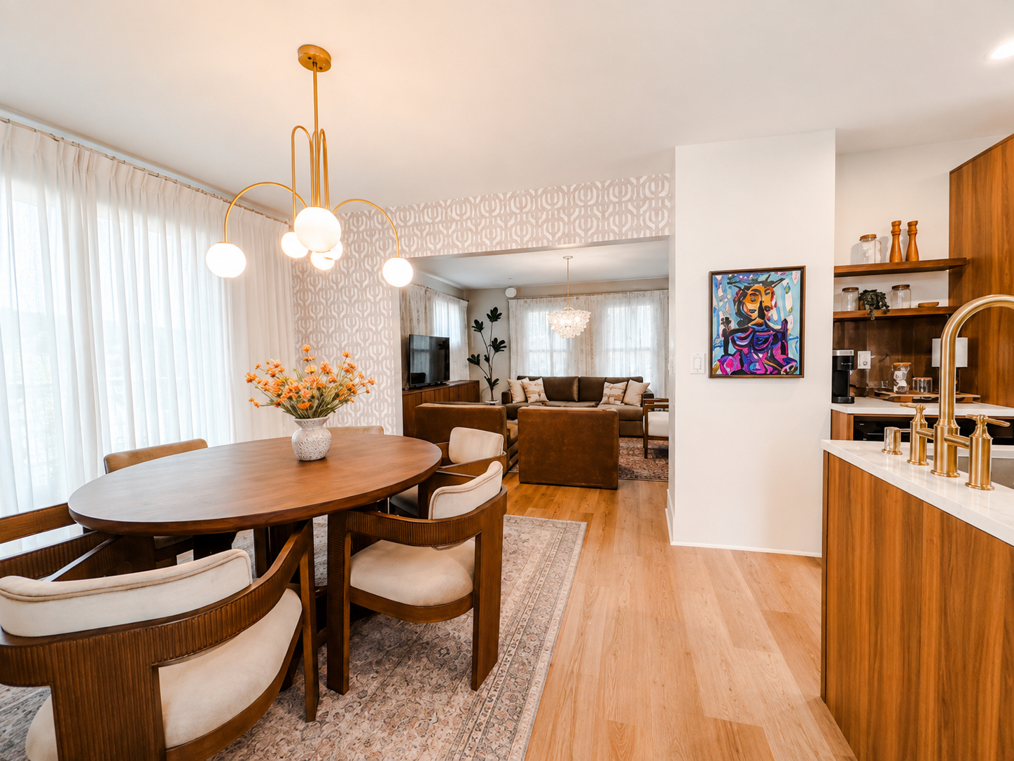 The Walnut Lounge - Chic City Stay - Pet Friendly - Photo 6