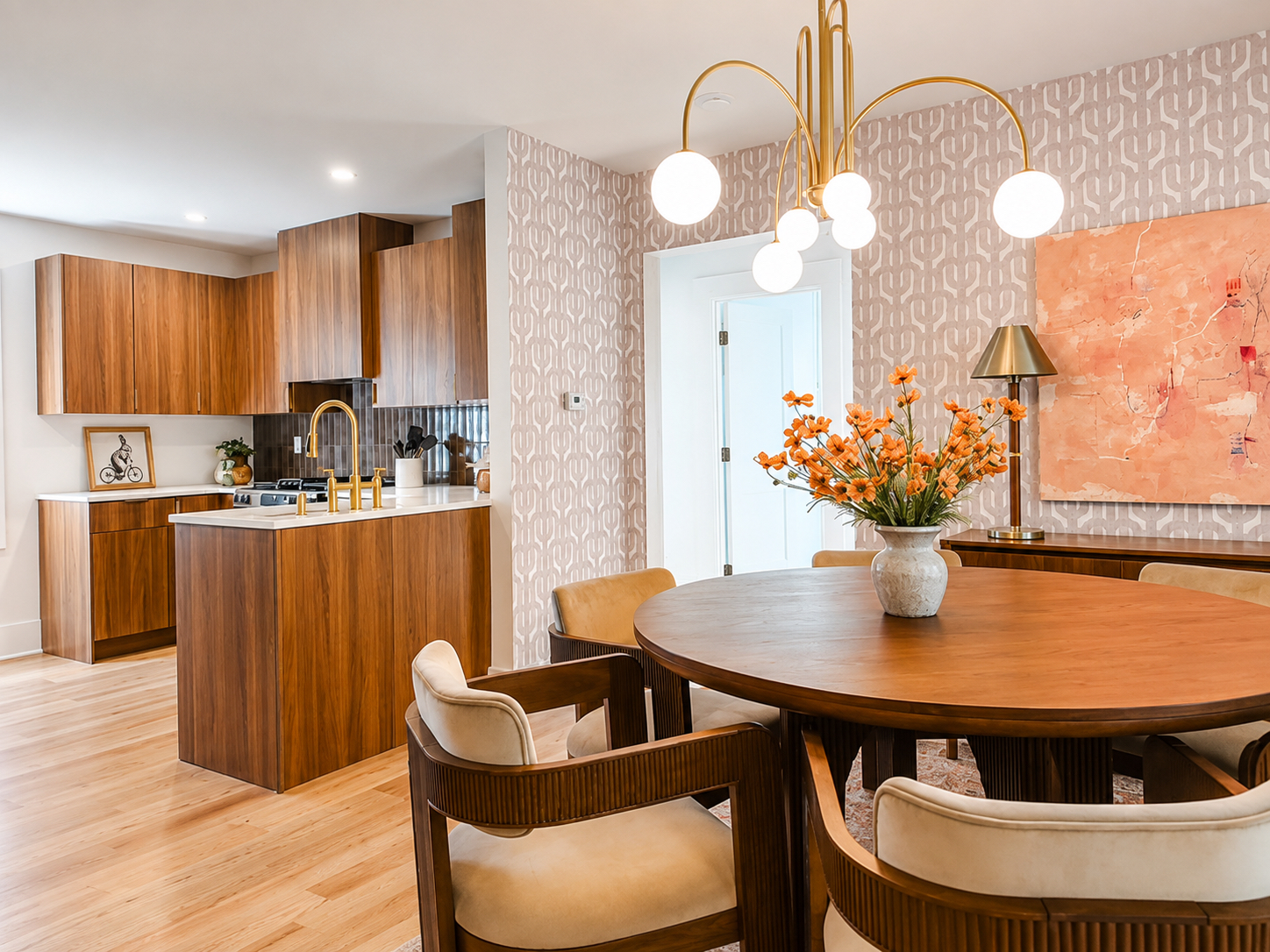 The Walnut Lounge - Chic City Stay - Pet Friendly - Photo 1