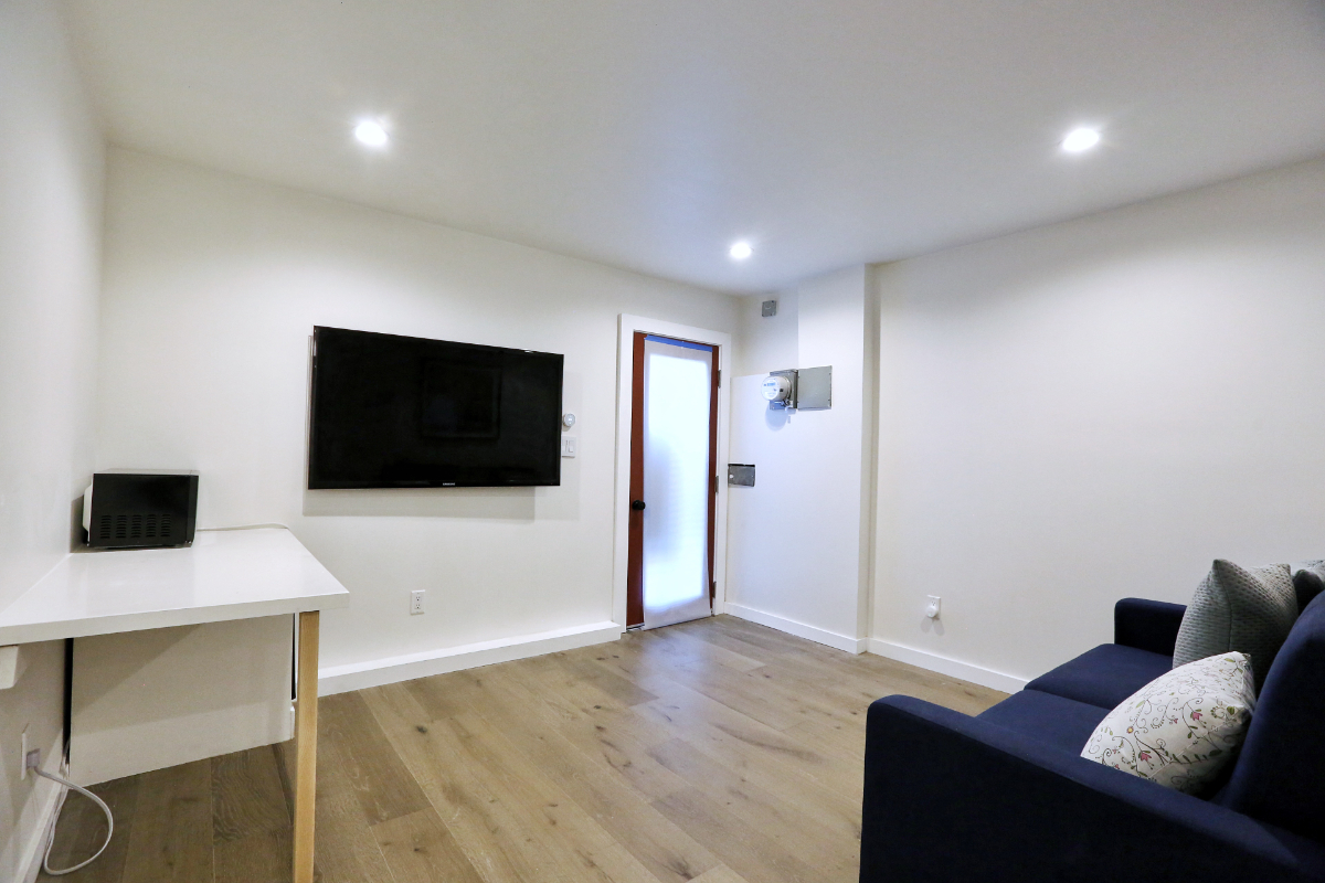 Sunny Mission: Private 1-Bed In-Law Suite (Steps to ZSFG!) - Photo 4