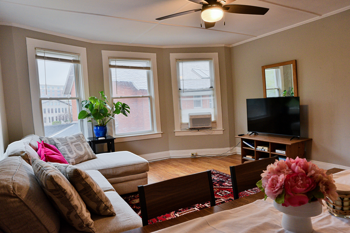 PERFECT SUMMER HOME IN SARATOGA - 4BR near the Race Course - Photo 3