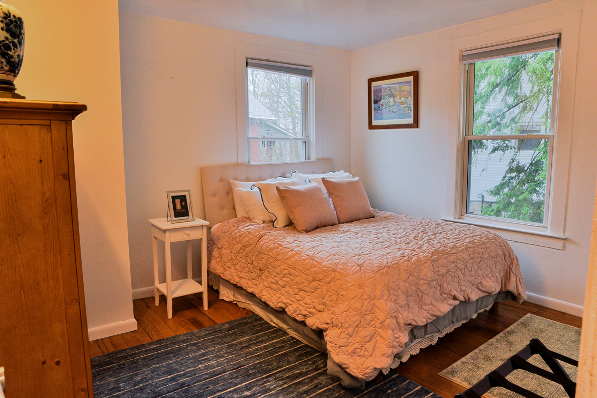 PERFECT SUMMER HOME IN SARATOGA - 4BR near the Race Course - Photo 7