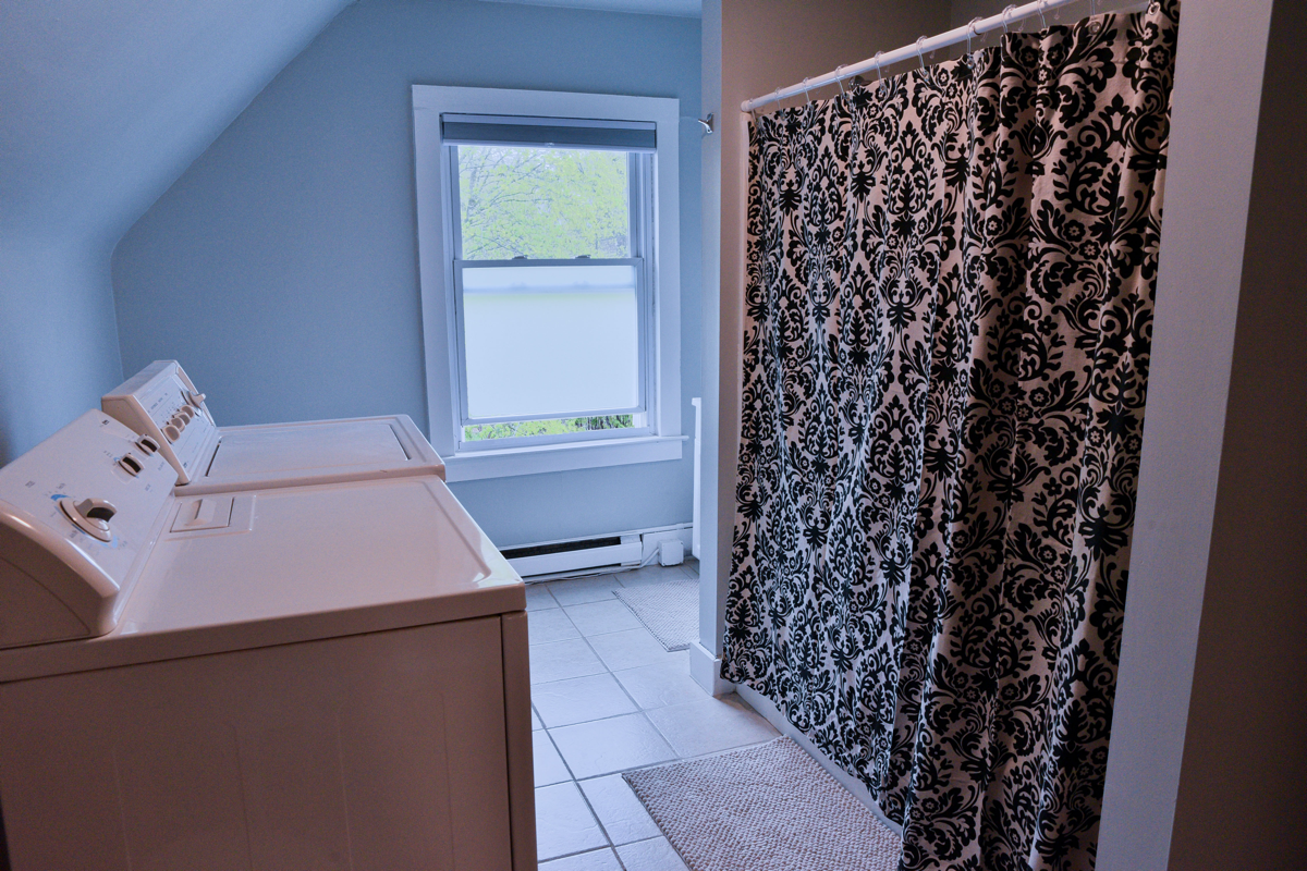 PERFECT SUMMER HOME IN SARATOGA - 4BR near the Race Course - Photo 11