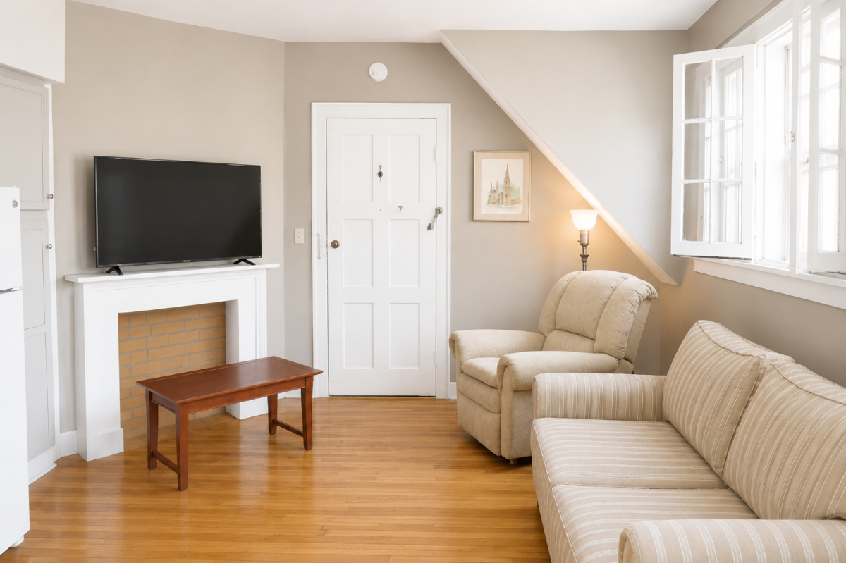 Charming Elmwood Village 1BR | Parking + Laundry - Photo 4