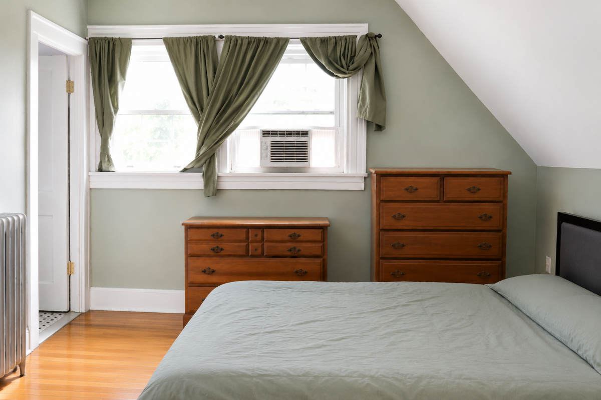 Charming Elmwood Village 1BR | Parking + Laundry - Photo 8