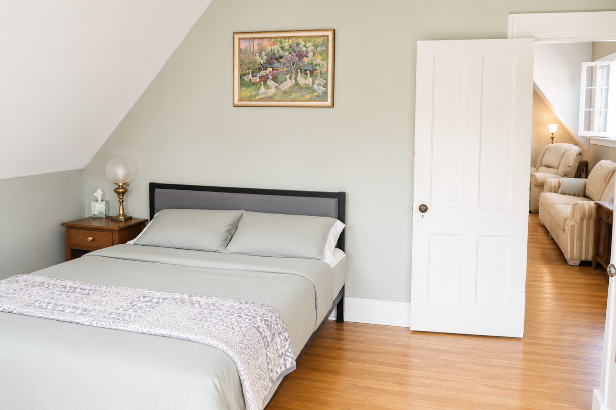 Charming Elmwood Village 1BR | Parking + Laundry - Photo 6