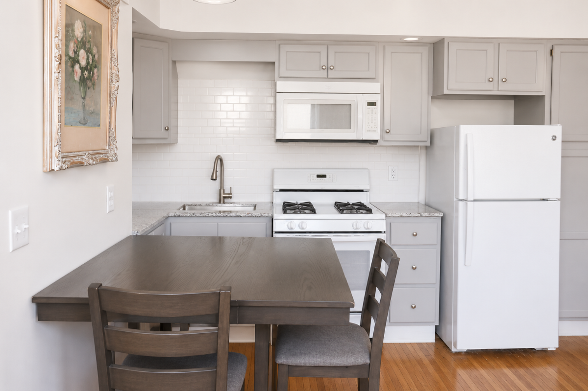 Charming Elmwood Village 1BR | Parking + Laundry - Photo 2