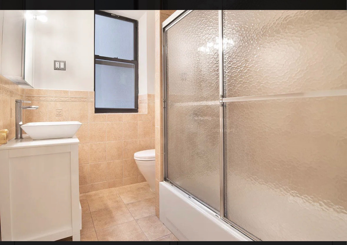 Chic Prewar Classic 4 bedroom apartment 2 blocks from Central Park - Photo 5