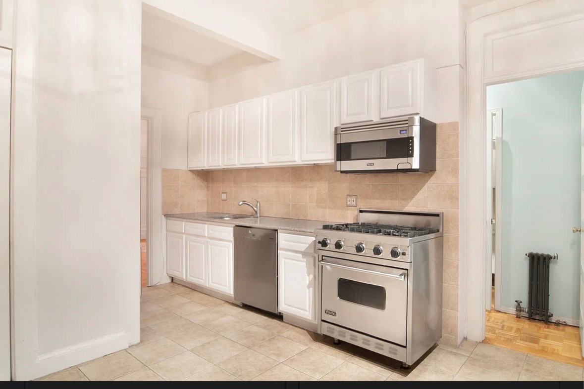 Chic Prewar Classic 4 bedroom apartment 2 blocks from Central Park - Photo 7